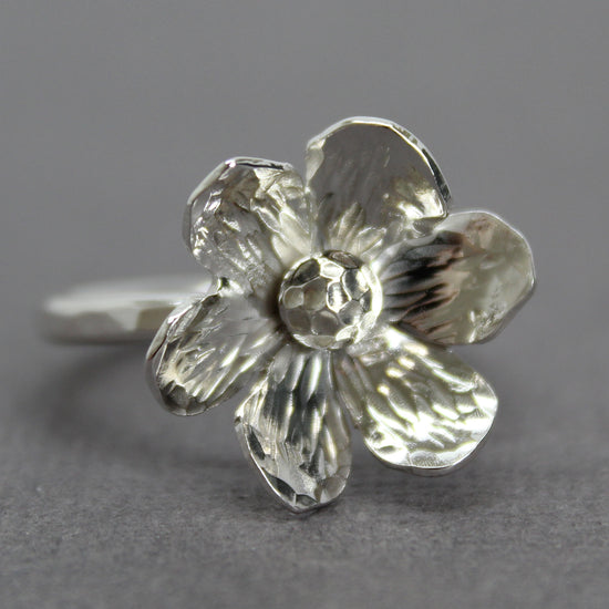 Sterling Silver Flower Ring Size 7.0 US