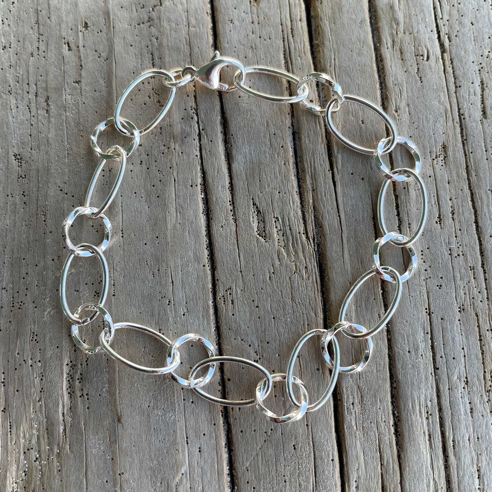 
                      
                        8mm Smooth Oval & Twist Round Chain Link Bracelet
                      
                    