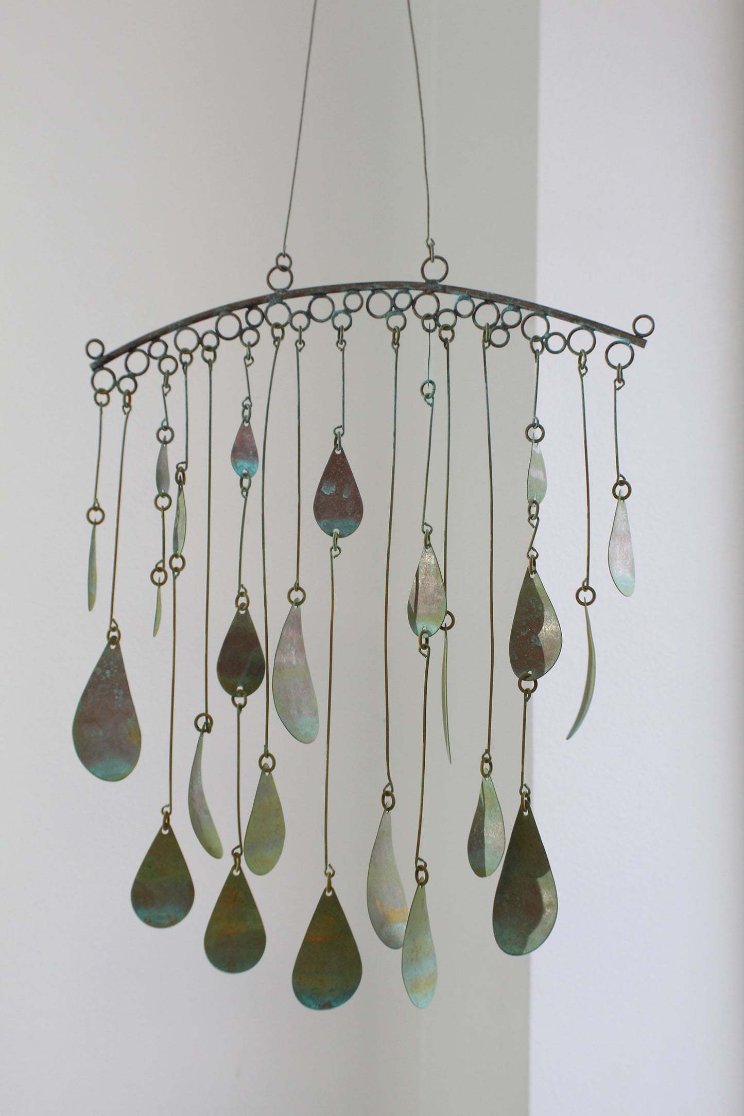 Decorative hanging mobile with teardrop-shapes