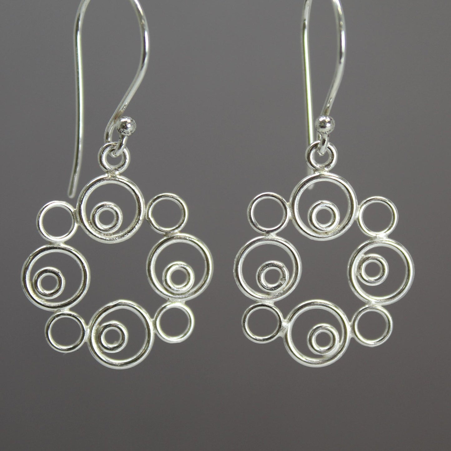 Load image into Gallery viewer, Sterling Silver Circle Filagree Earrings
