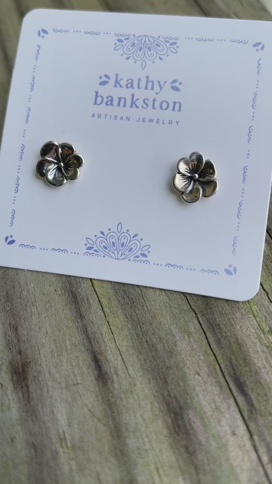 Load and play video in Gallery viewer, Sterling Silver Pansy Flower Stud Earrings
