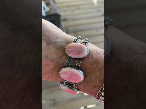 
                      
                        Load and play video in Gallery viewer, Handmade Conch Shell Bracelet
                      
                    