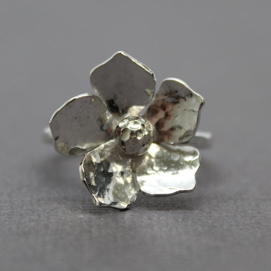 Load image into Gallery viewer, Sterling Silver Flower Ring Size 7.75 US
